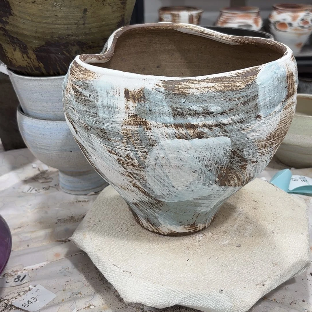 摆件高21，口21，有孔85