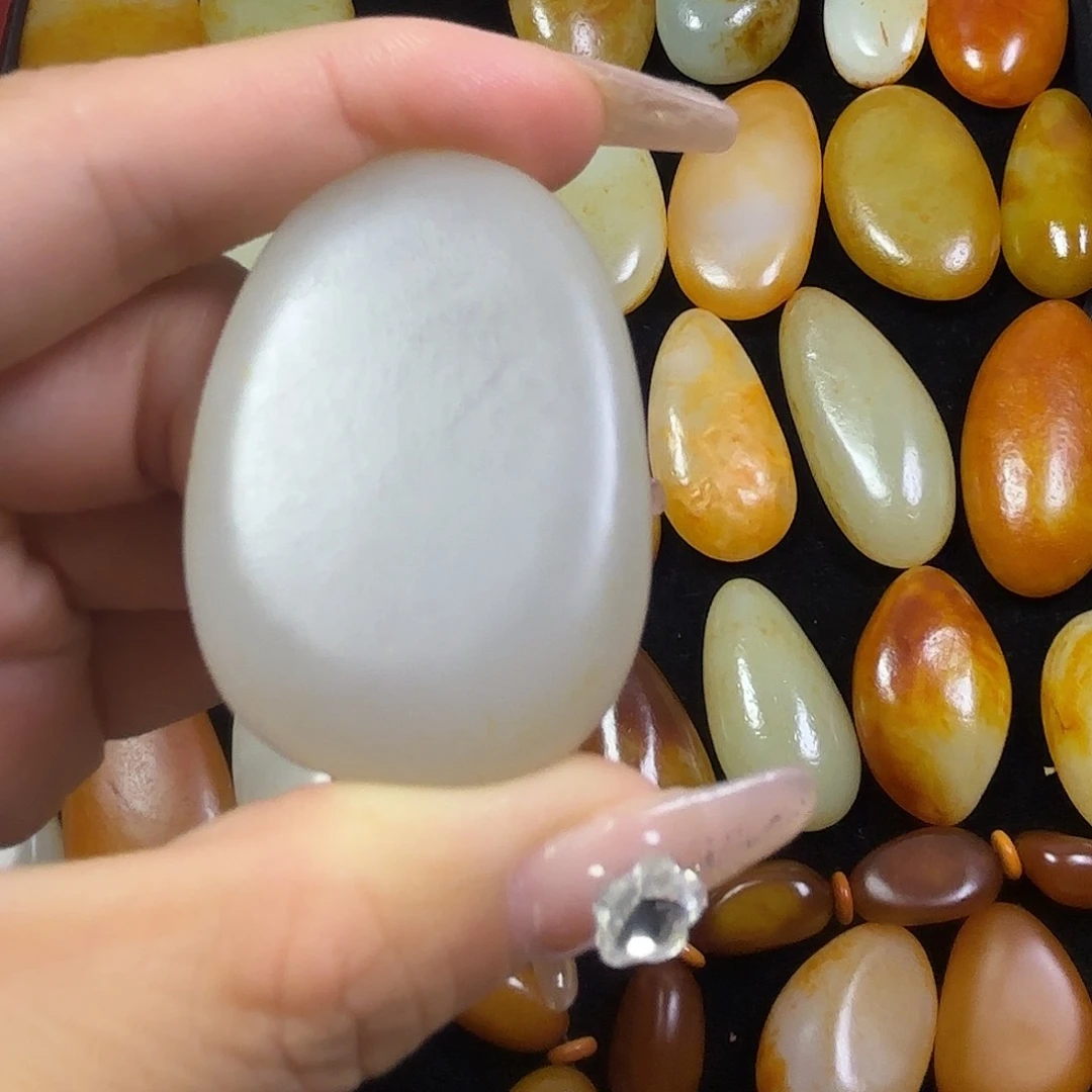 和田玉未镶嵌颈饰最****人