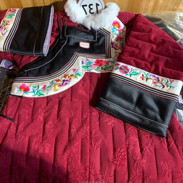 L码酒红色灯芯绒棉衣福利复古刺绣苗族服饰少数民族