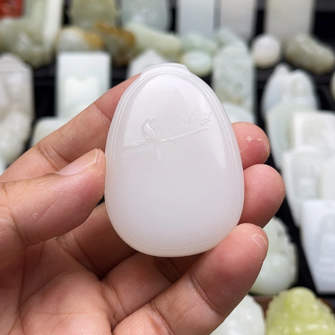 和田玉颈饰未镶嵌