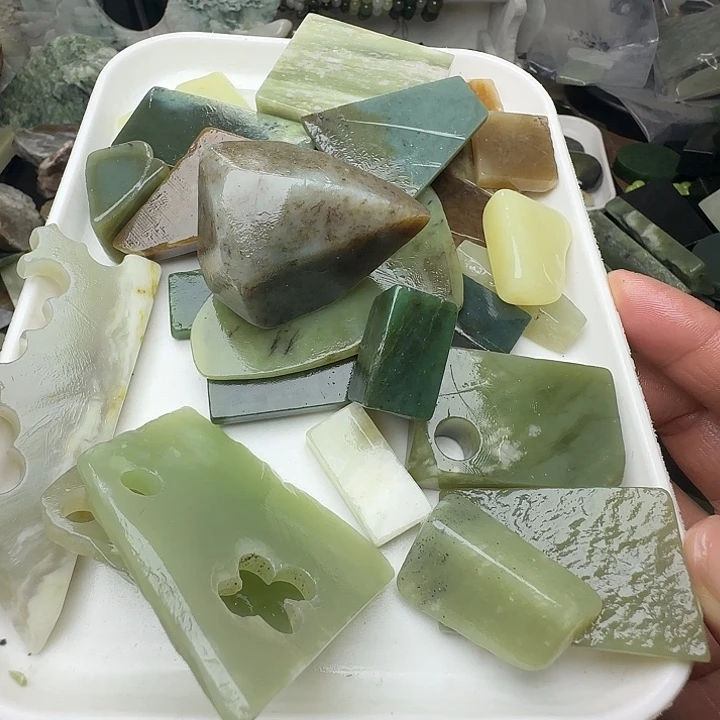 闺***组和田玉（糖玉）未镶嵌珠宝半成品