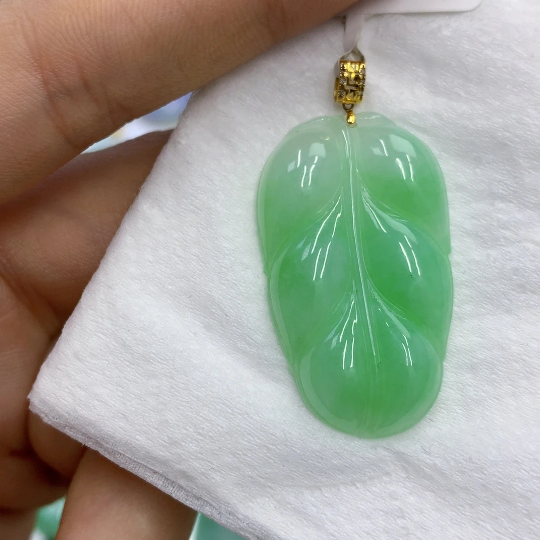 翡翠18K金镶嵌颈饰翡翠