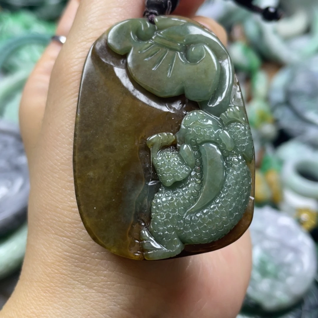 翡翠未镶嵌颈饰牌子