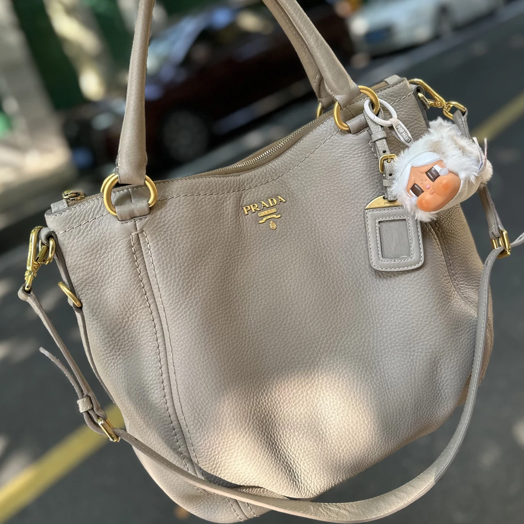 95新 Prada/普拉达 prada 怪怪 奶茶色手提单肩包