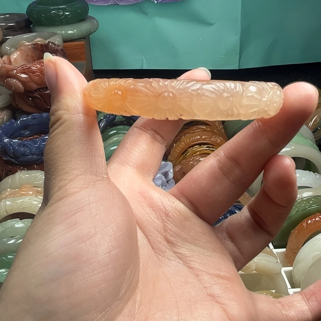 石英质玉未镶嵌雕花手镯