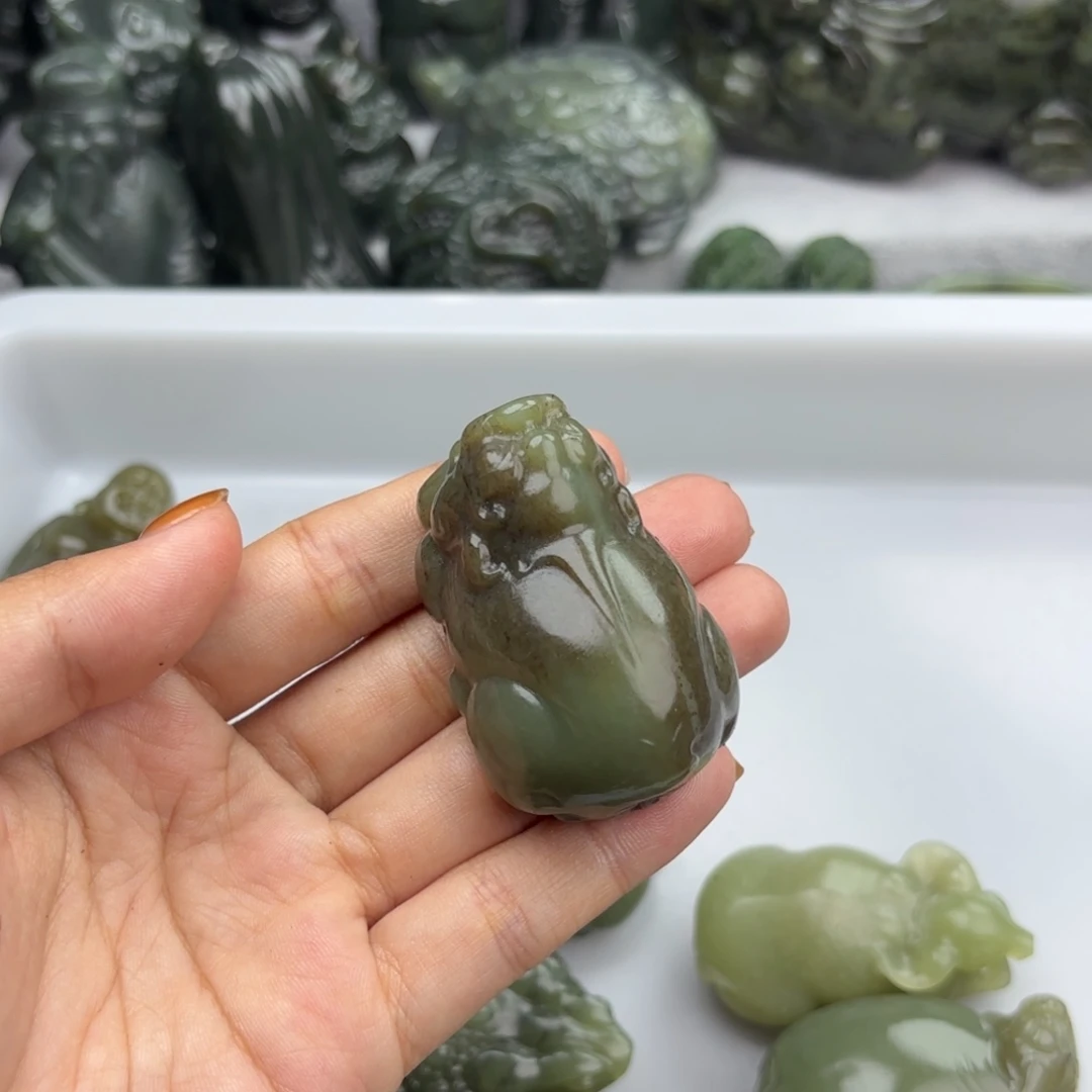 聚***馆和田玉（糖玉）未镶嵌颈饰