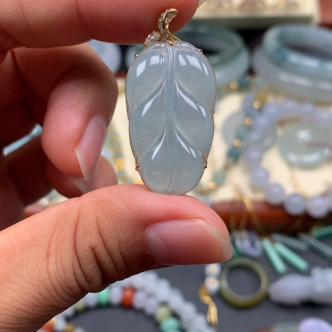 颈饰18K金镶嵌翡翠树叶