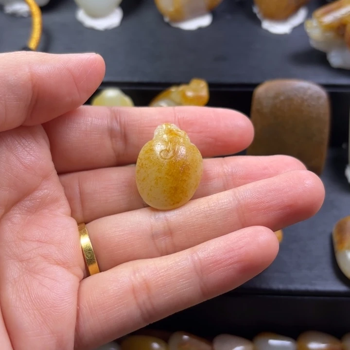 和田玉颈饰未镶嵌萌***记