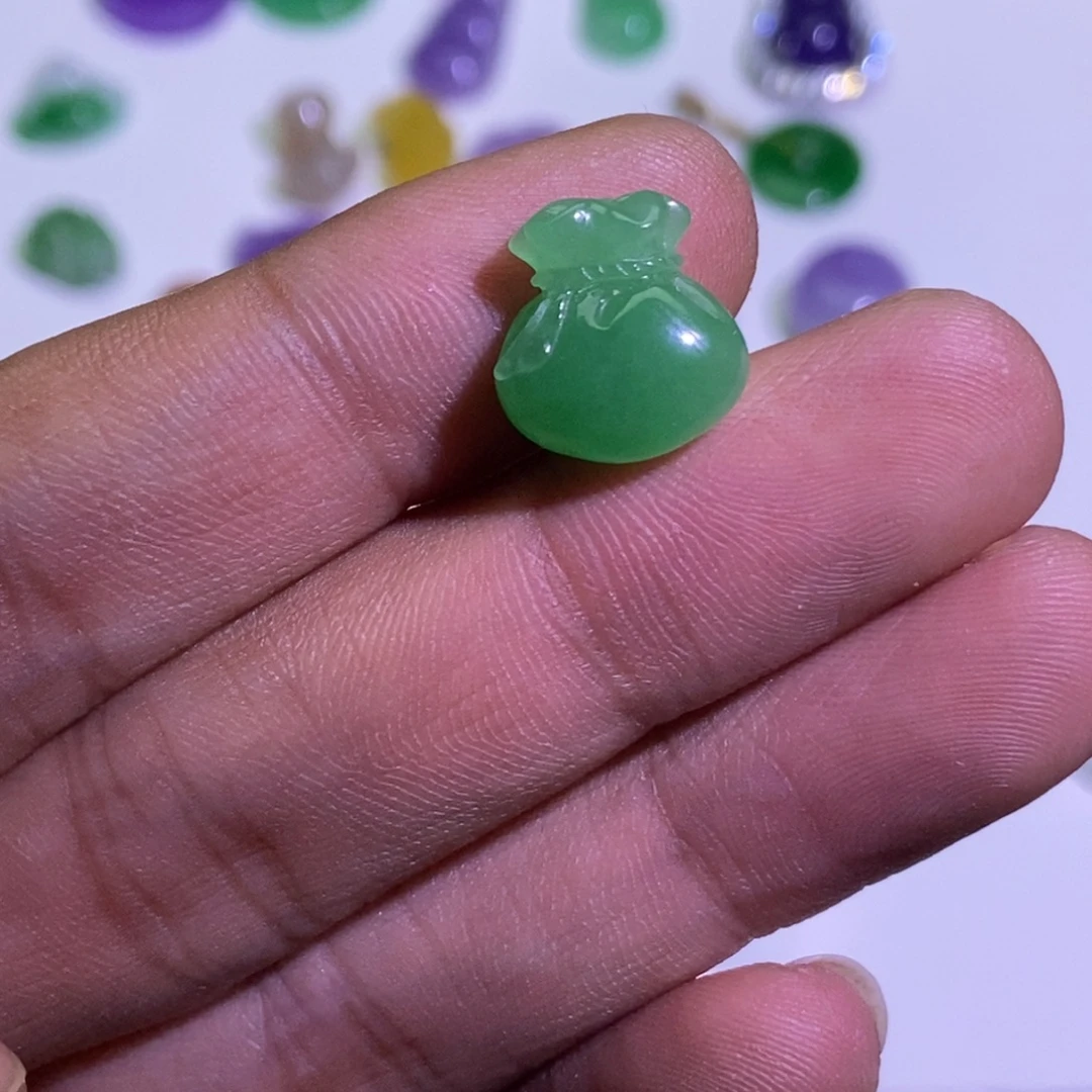 翡翠未镶嵌颈饰吊坠