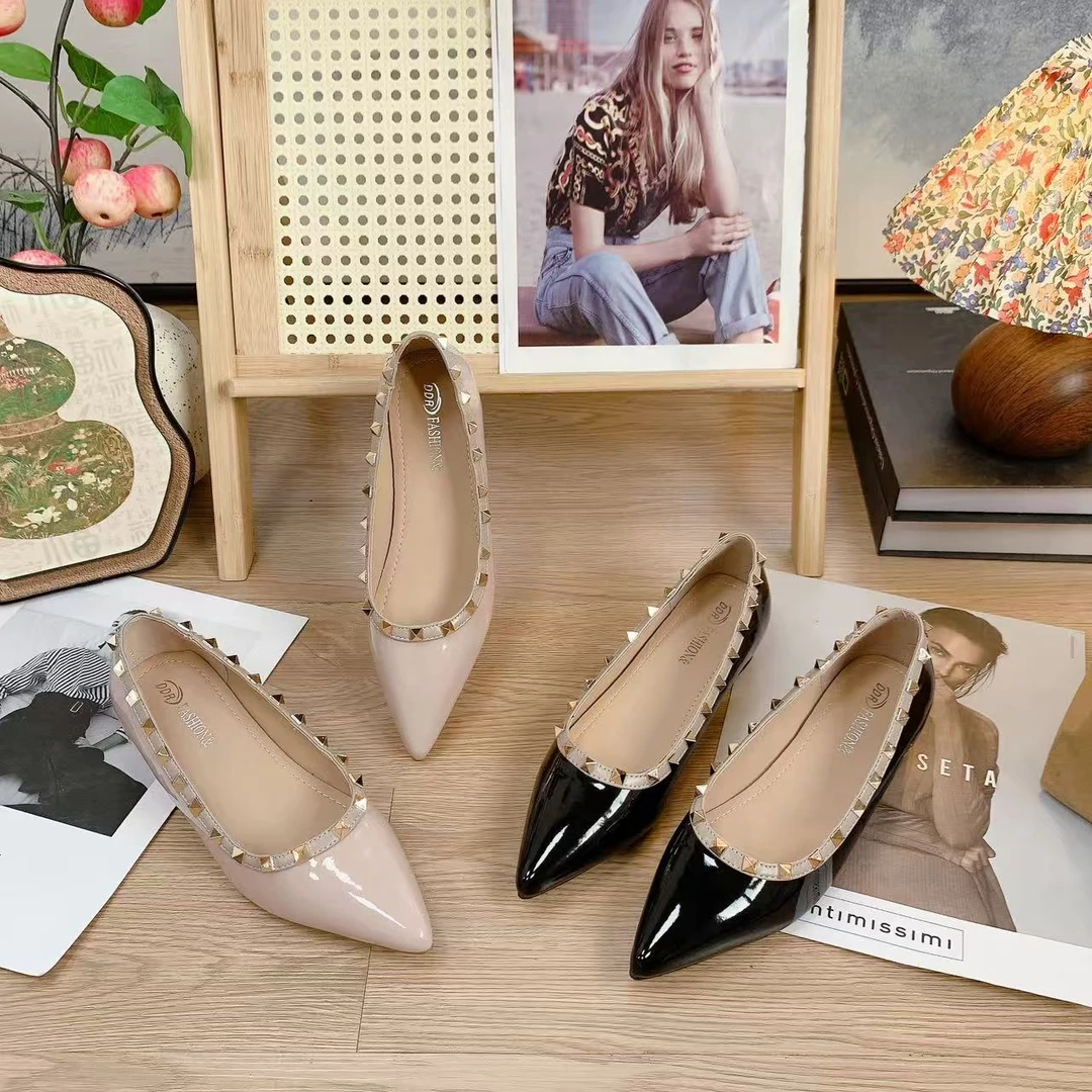 9120-3（运费补贴）新款尖头内增高舒适百搭软底铆钉女鞋