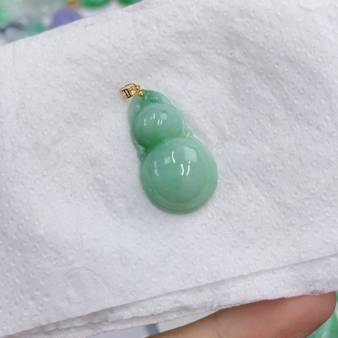翡翠18K金镶嵌颈饰翡翠