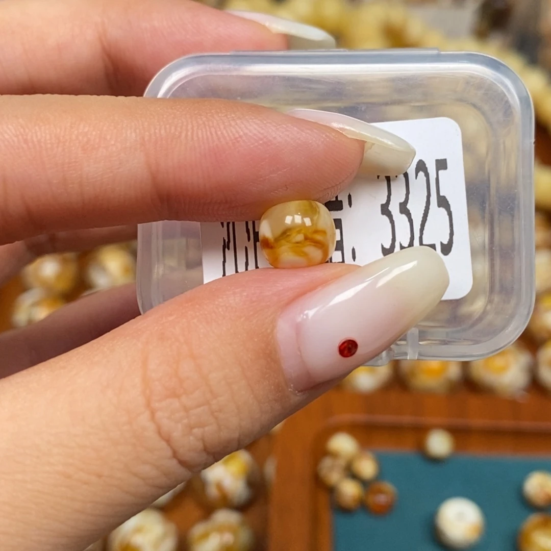 蜜蜡未镶嵌珠宝奇石3325