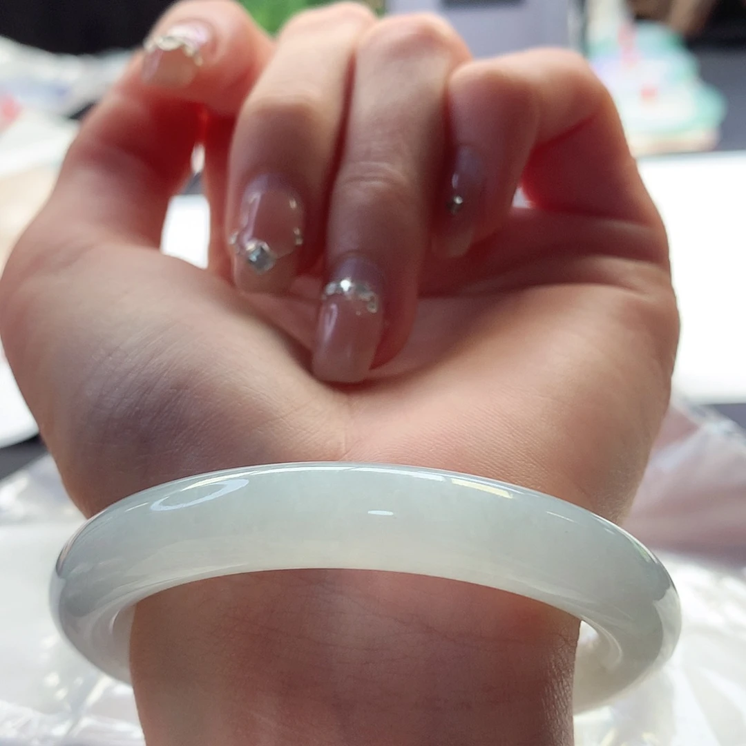 翡翠手镯未镶嵌天然翡翠52-53浅晴绿美人条