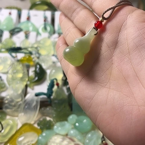 未镶嵌蛇纹石玉颈饰