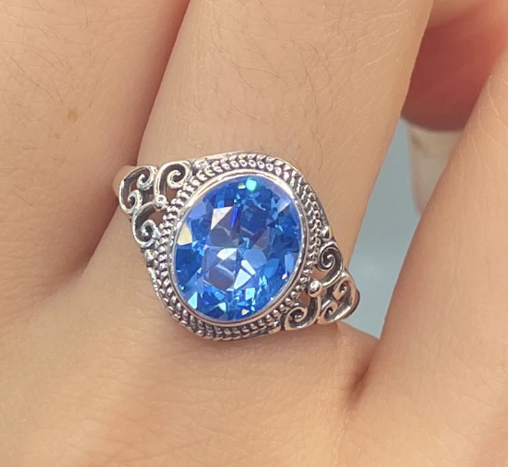925银合成锆石戒指 复古时尚镂空爱心椭圆切棱蓝锆石戒指