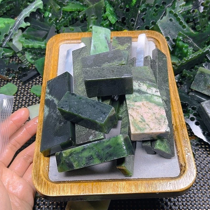 和田玉未镶嵌珠宝半成品袁*