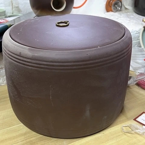 微瑕，不能明火，口径23高度17，10斤米缸