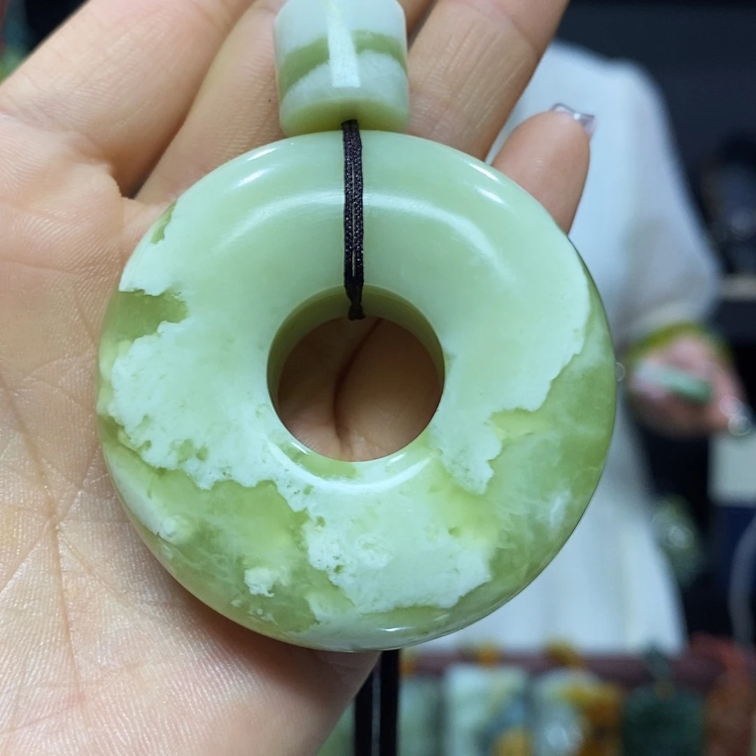 岫玉未镶嵌挂件吊坠