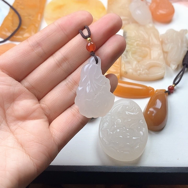 未镶嵌石英质玉（黄龙玉）手镯