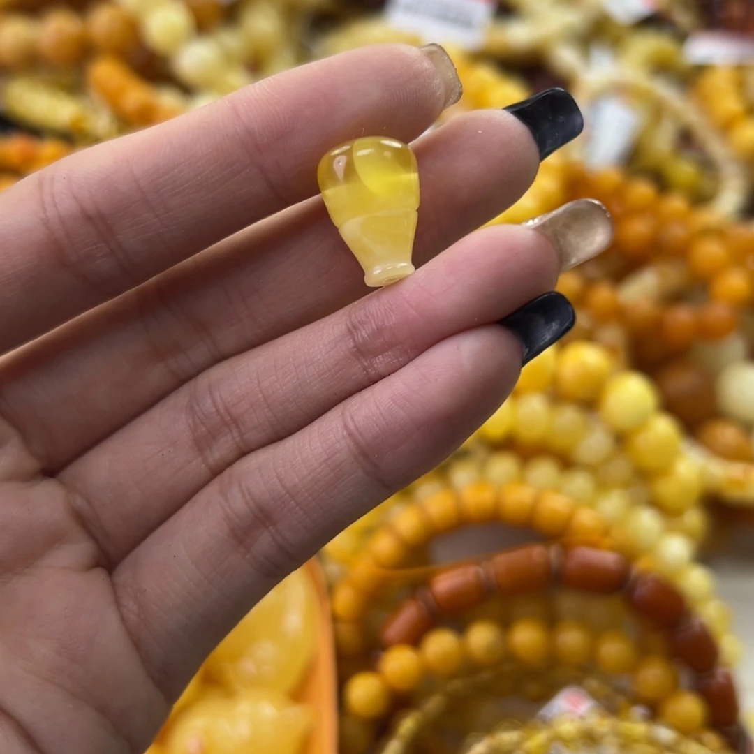 琥珀珠宝奇石未镶嵌