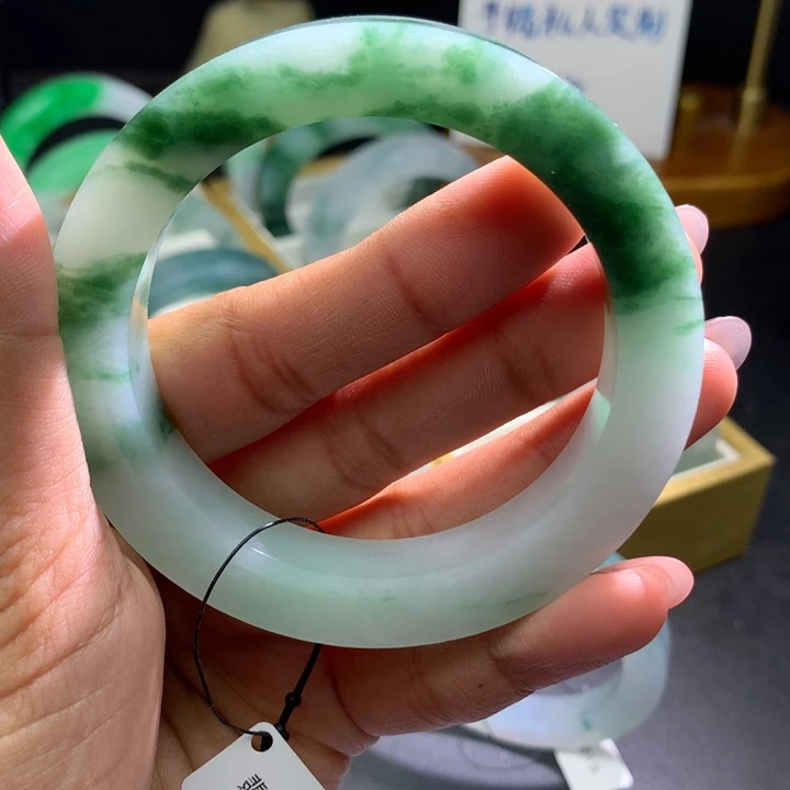 未镶嵌翡翠手镯定制翡翠