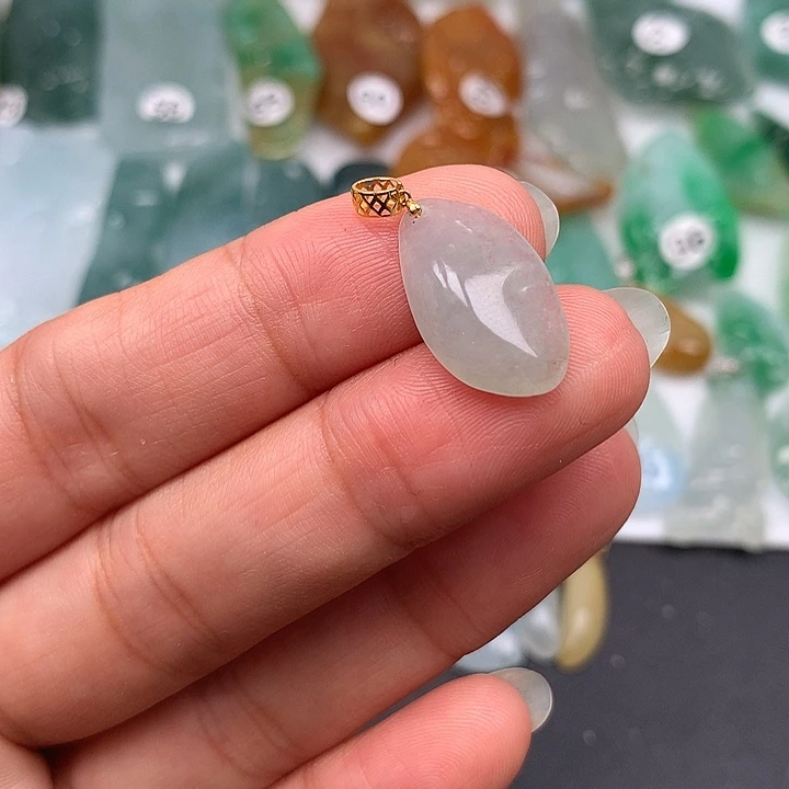 翡翠未镶嵌颈饰随型