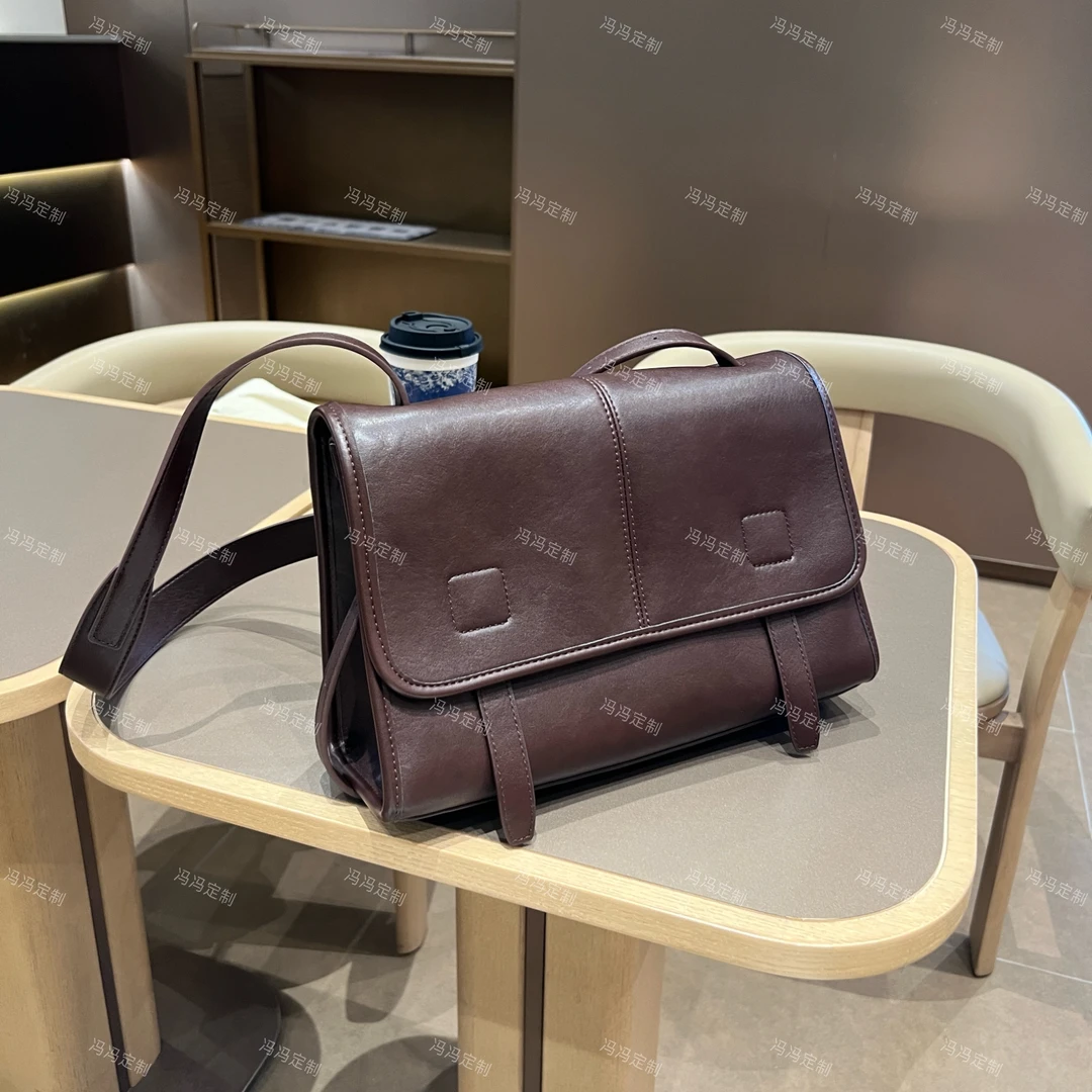 冯冯定制【复古邮差包】软皮英伦风大容量斜挎包休闲松弛感通勤包