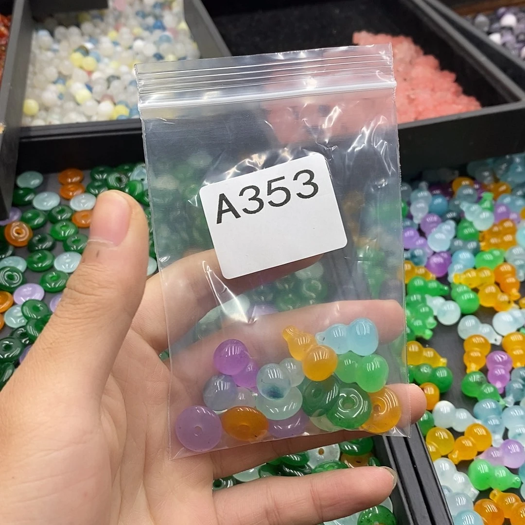 孫***姐合金颈饰玛瑙/玉髓