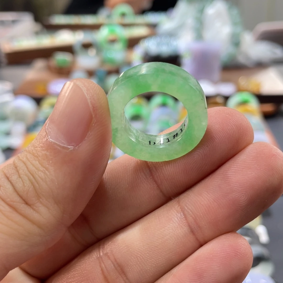 定制翡翠未镶嵌博***?翡翠