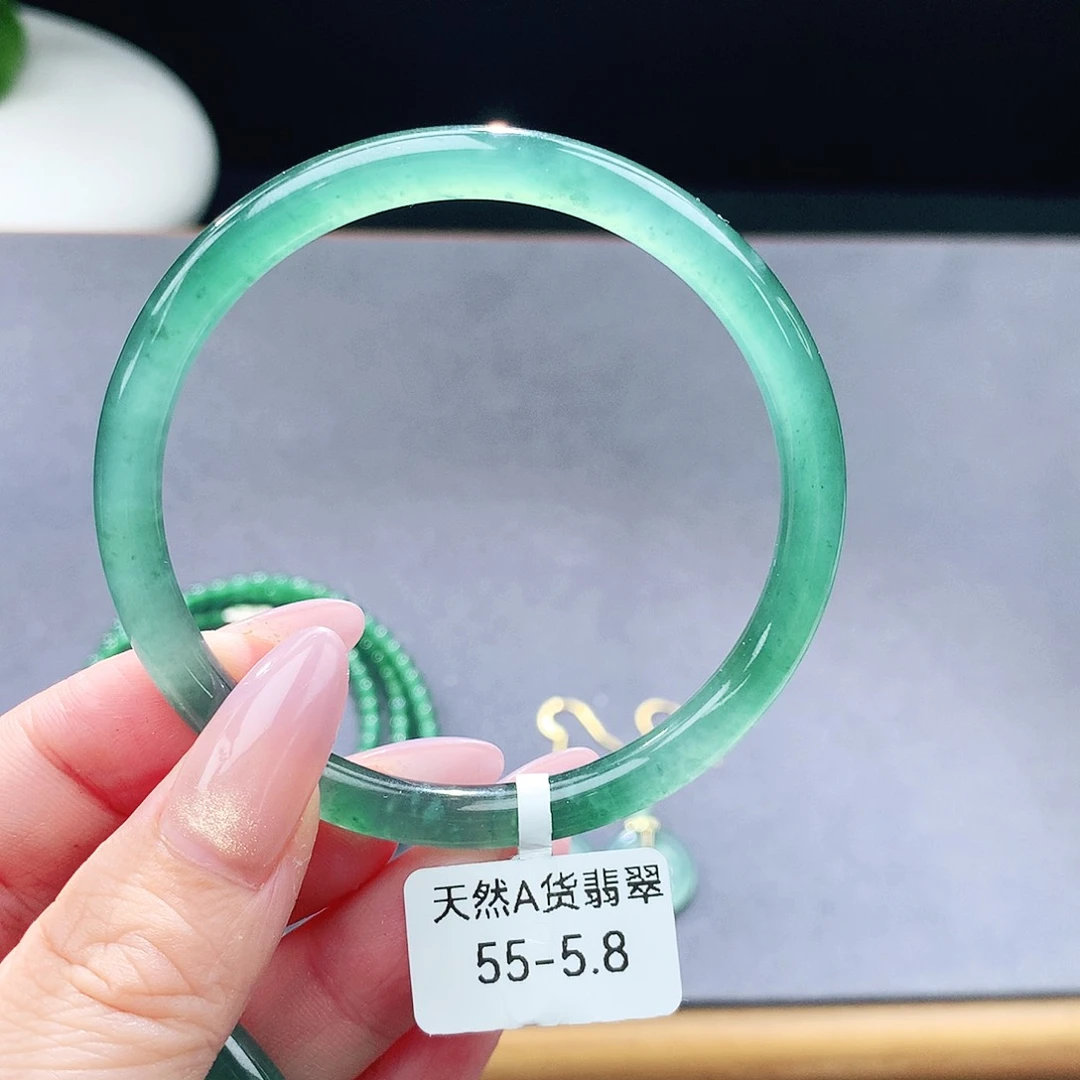 未镶嵌手镯（圆镯）翡翠