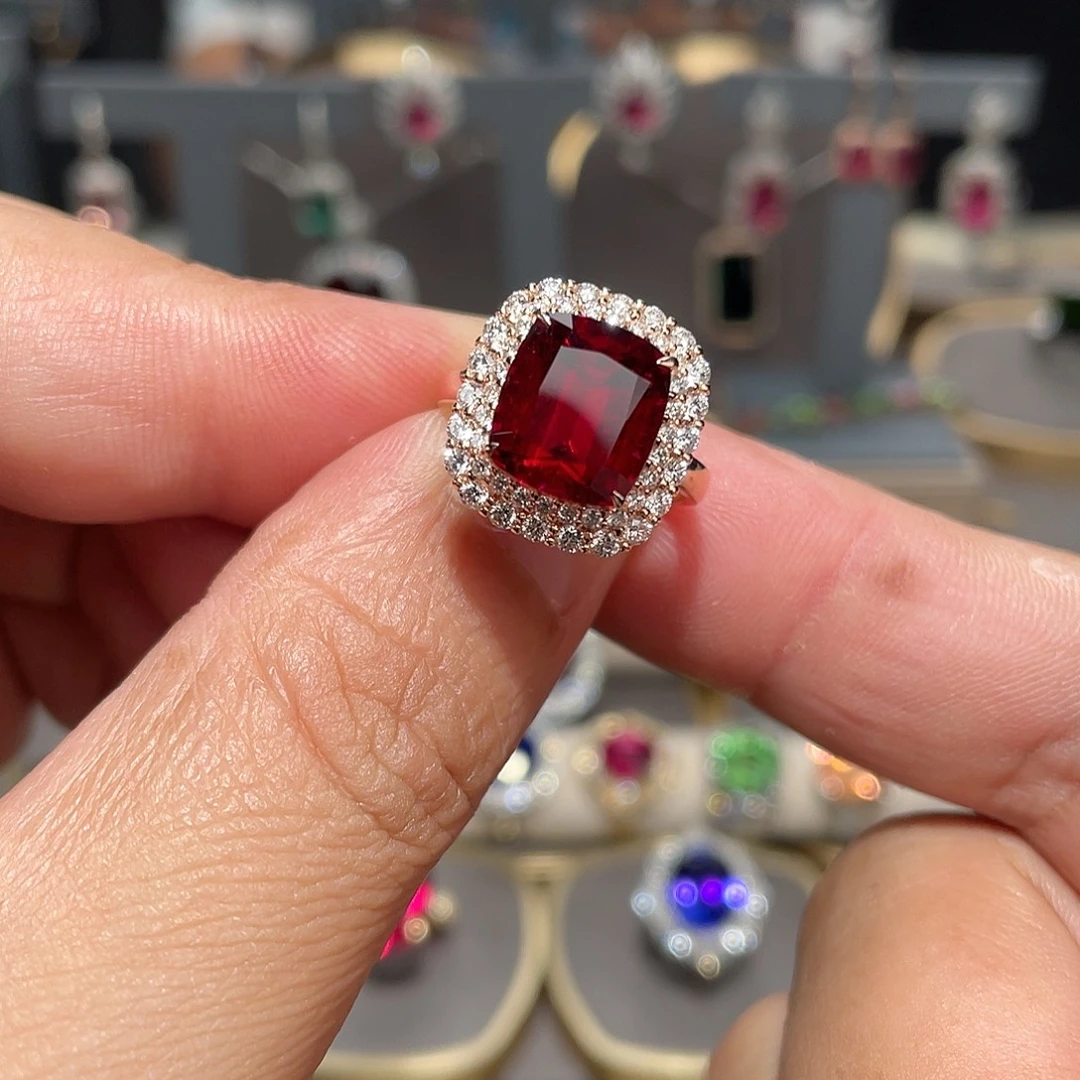 18K金镶嵌碧玺戒指5.25ct