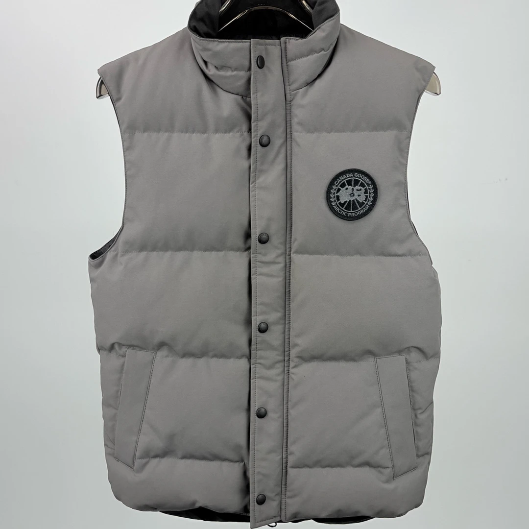 99新 CANADA GOOSE 加拿大鹅刺绣徽标羽绒马甲S码14092