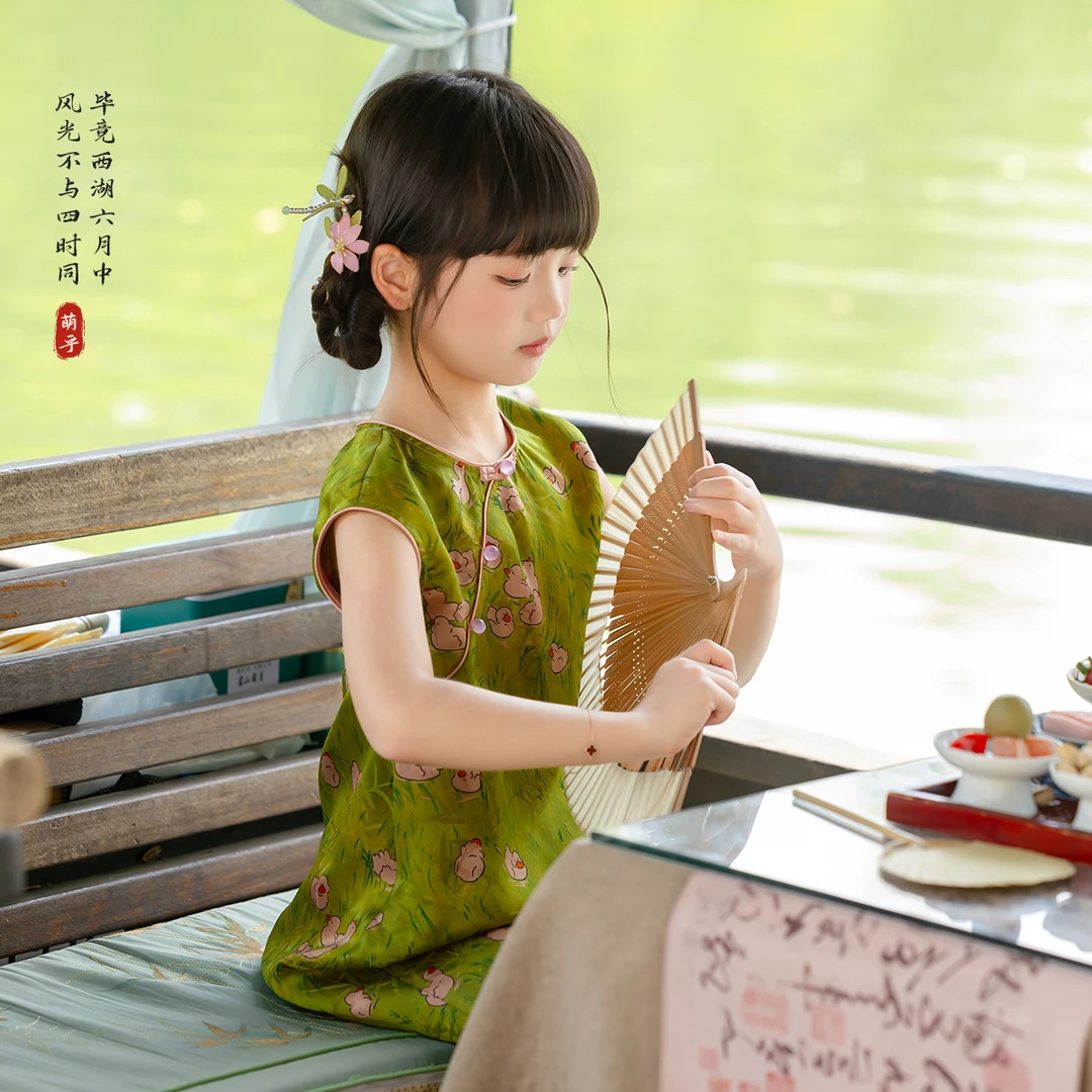 萌乎【晚香】女童新中式真丝旗袍2025夏季卡通童趣无袖裙子-252725