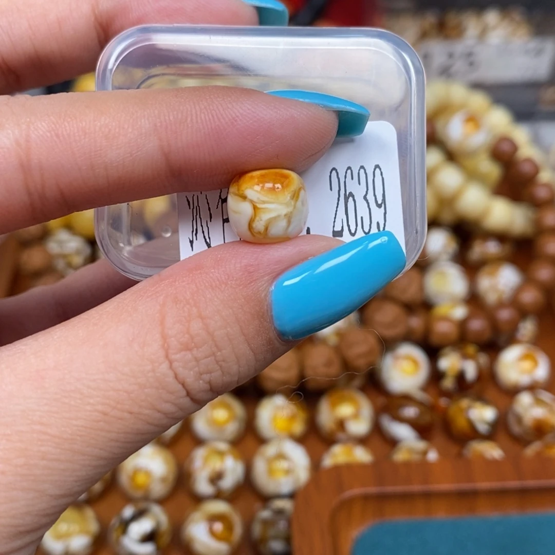 蜜蜡未镶嵌珠宝奇石2639