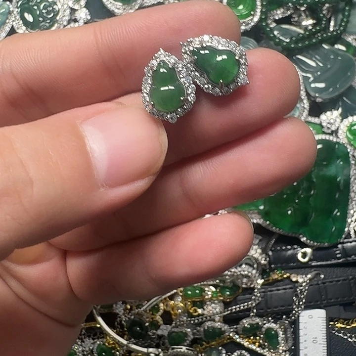 翡翠未镶嵌颈饰天然A货翡翠放漏