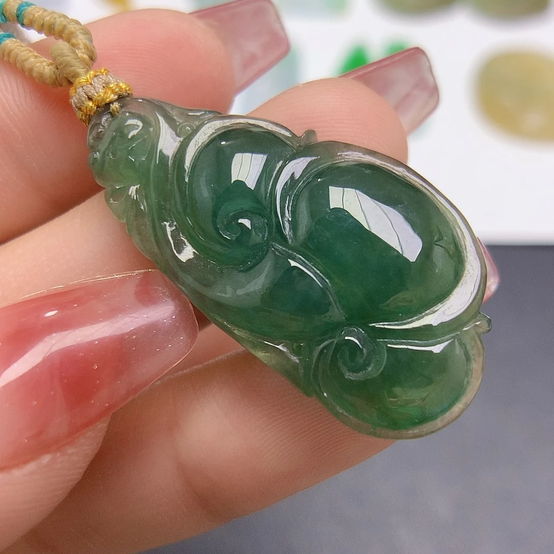 翡翠颈饰未镶嵌如意