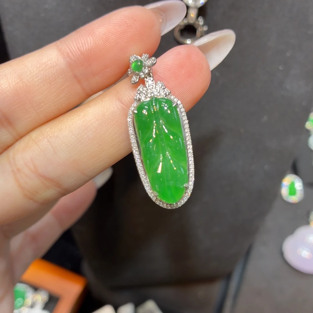 翡翠18K金镶嵌颈饰天然缅甸翡翠