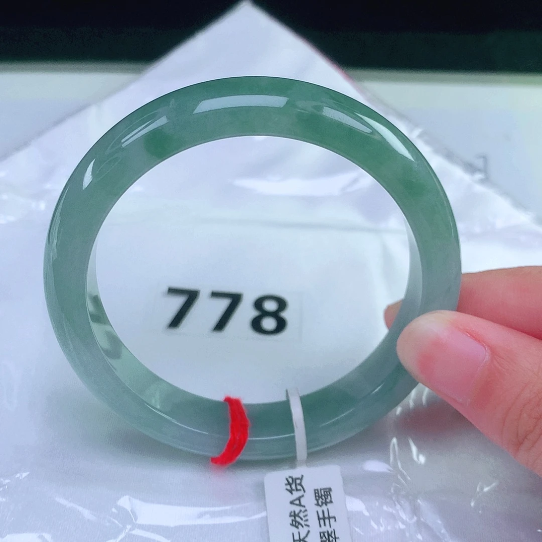 翡翠手镯（圆镯）未镶嵌翡翠手镯