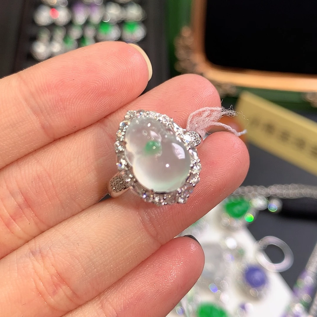 翡翠18K金镶嵌戒指