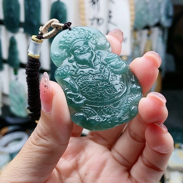 颈饰足铂镶嵌翡翠翡翠