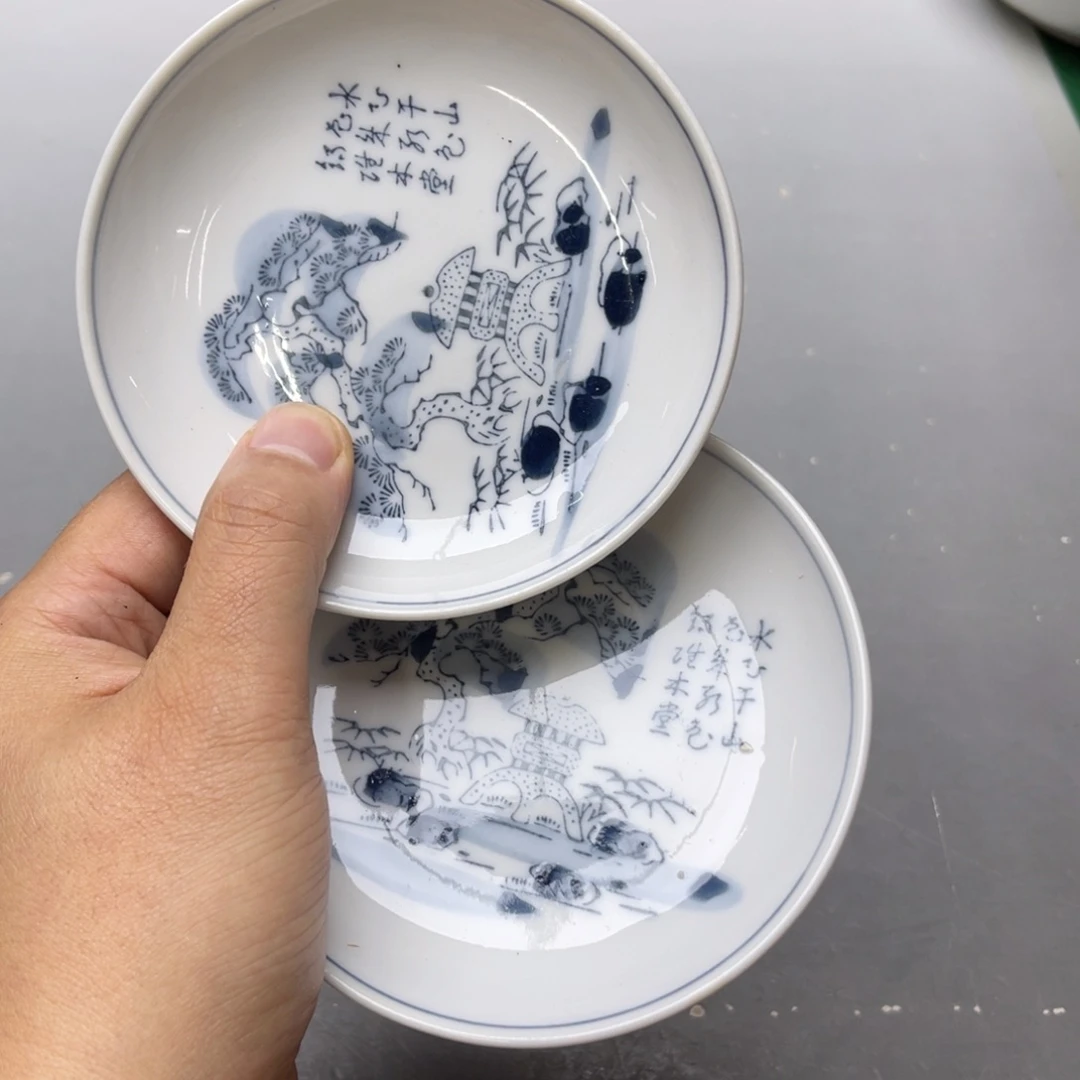 瓷片密密麻麻地铺满一层