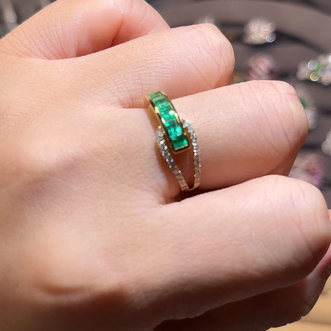 戒指18K金镶嵌祖母绿0.83ct