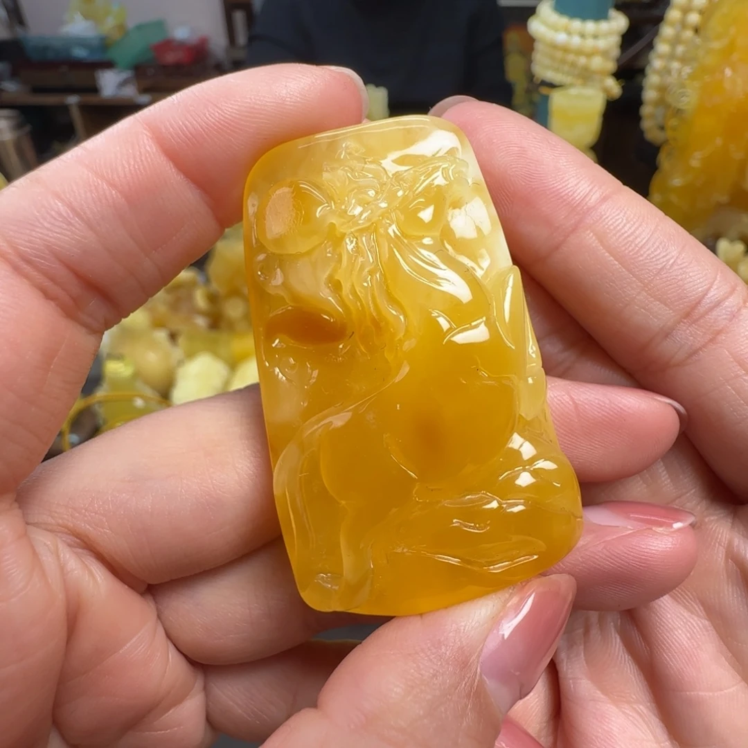 蜜蜡未镶嵌珠宝奇石