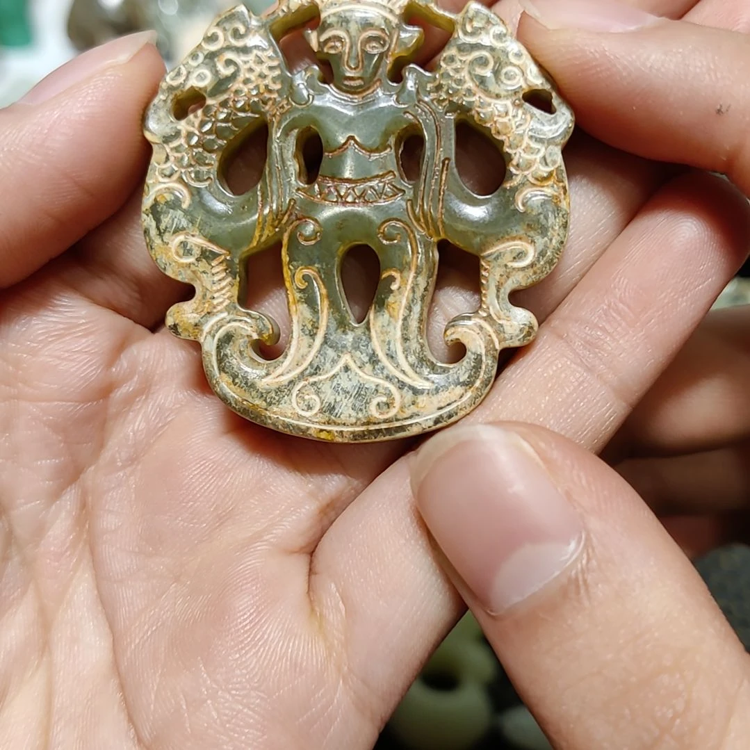 透闪石质玉未镶嵌颈饰