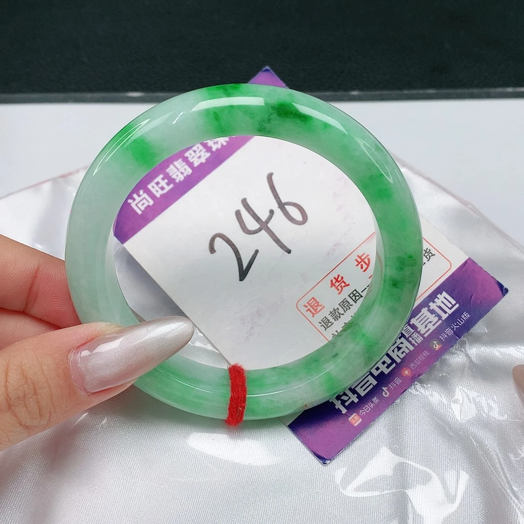 翡翠手镯未镶嵌多**界翡翠12