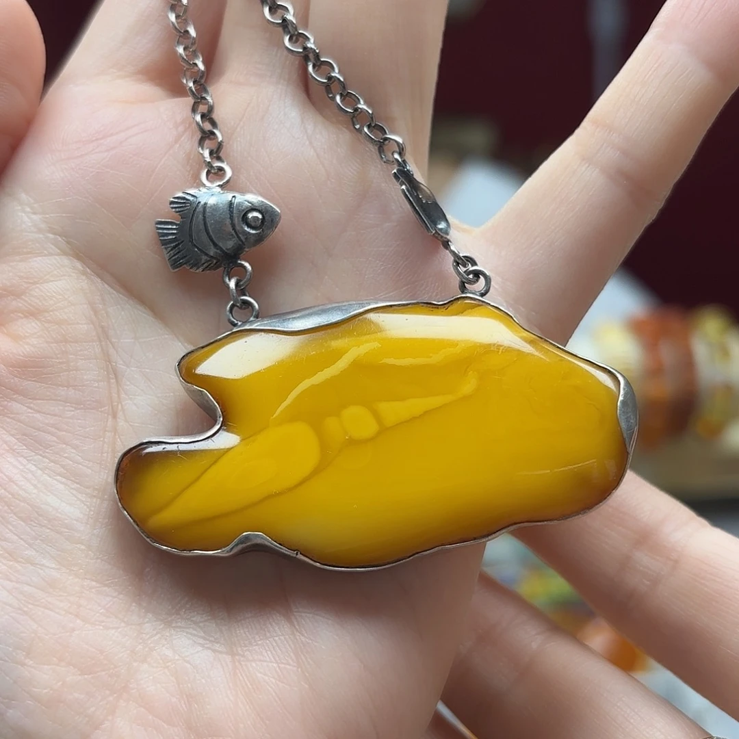 未镶嵌颈饰蜜蜡吊坠