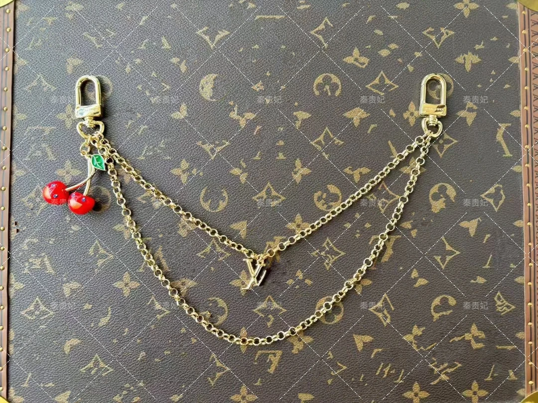 【荣荣】 b7    2025轻奢潮流时尚百搭樱桃包挂