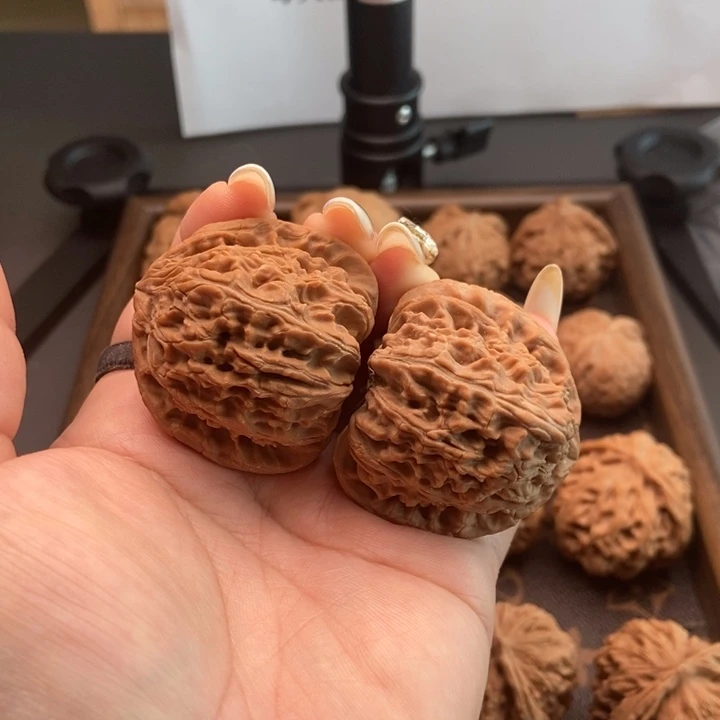 z***a文玩核桃吊坠全品白狮子