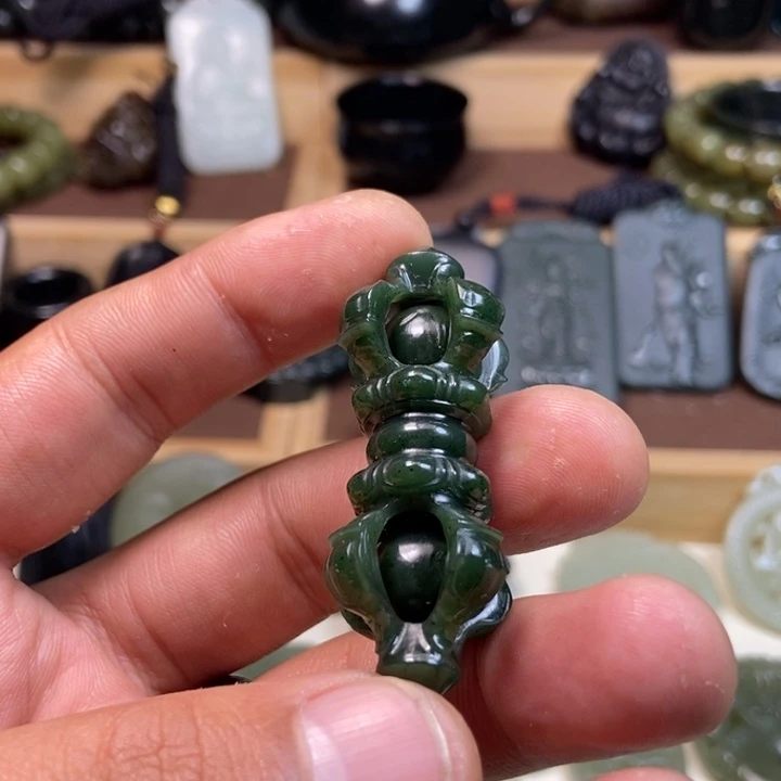 和田玉（碧玉）颈饰未镶嵌请****?