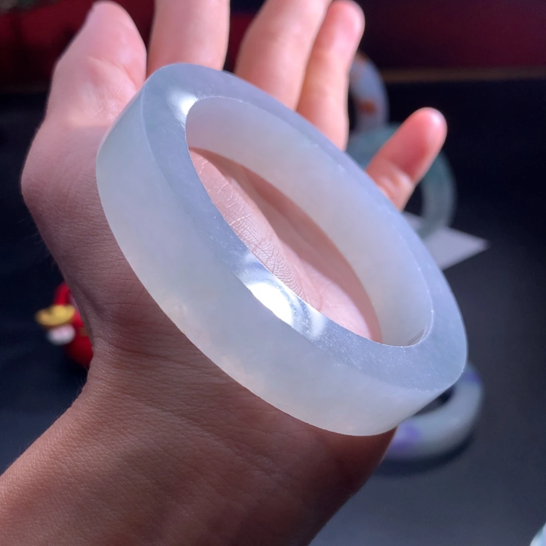 定制翡翠未镶嵌翡翠手镯